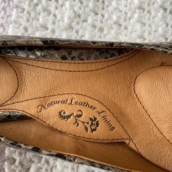 Sofft Grey & Black Stylish Patent Leather Alligator Style Pumps 8 M - Picture 5 of 6